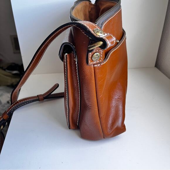 Patricia Nash Avellino Elegant Tan Leather Crossbody Bag - Picture 6 of 13